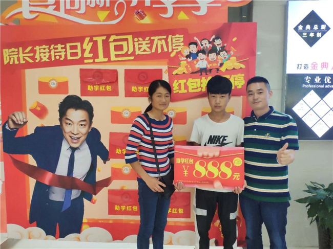 座无虚席，门庭若市！