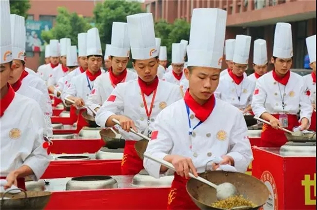 专业技能+大学学历=高薪就业！