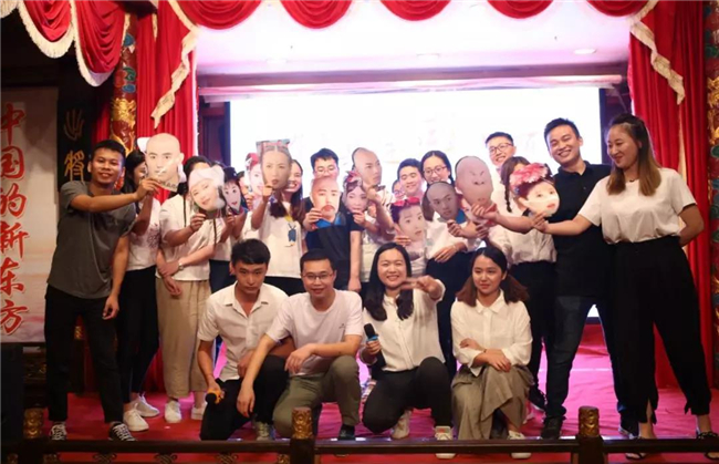 还有充满回忆杀的集体大歌剧